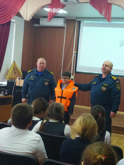 Водоёмы являются опасными в любое время года.