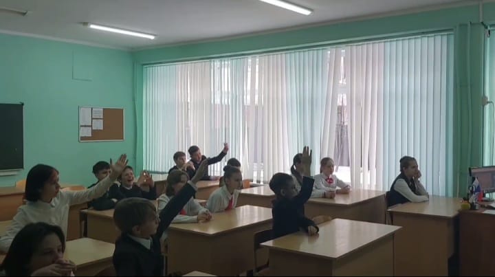 Церемонии выноса флага.